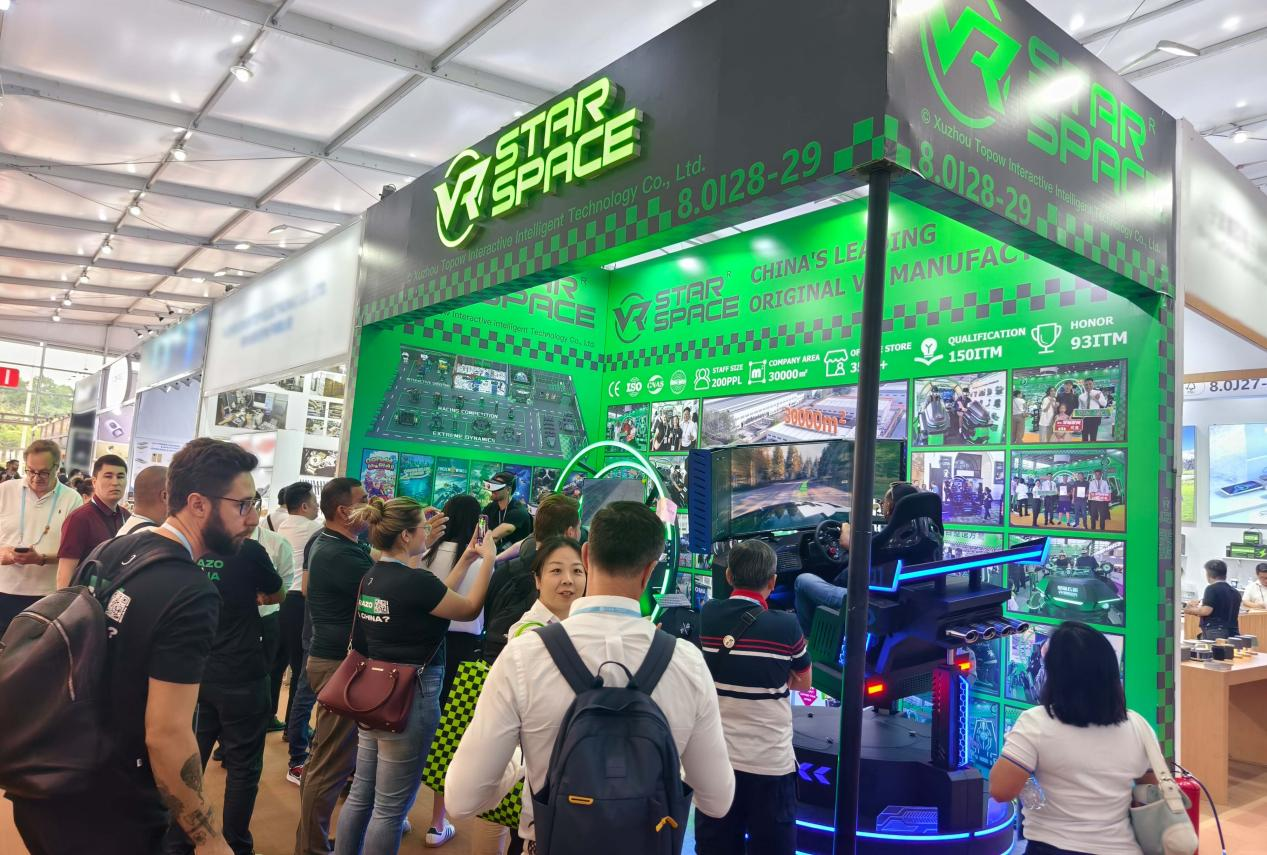 Звёздное пространство (VR Star Space) в центре внимания на третий день 137-й Кантонской ярмарки!